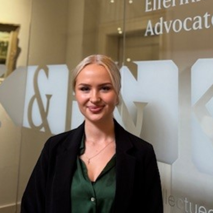 Karin Hoenink bewerkt